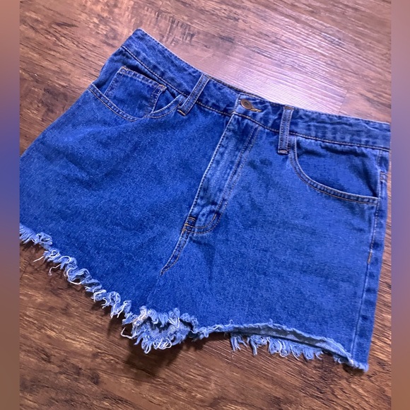 High waisted denim shorts - Picture 2 of 4